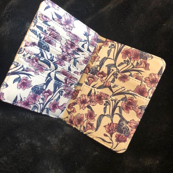 SOMA PASSPORT FOLD - Picture 2 of 2